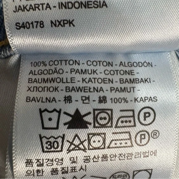 Levi's Blue Jean Mini Skirt Casual Raw Hem A-Line Size 30 Light / Medium Wash - Picture 9 of 12